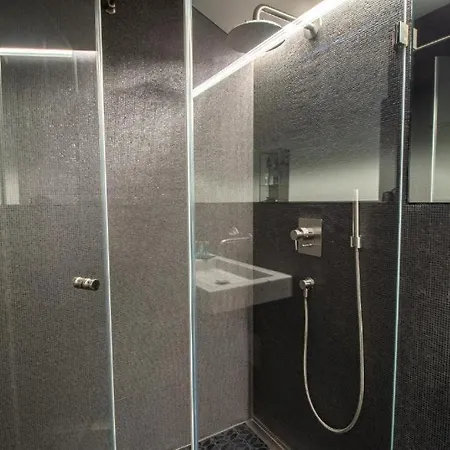 Three-bedroom Luxury Up To 6 Guests *